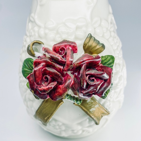 Porcelain 3D Ivory Weave & Red Roses Bud Vase Hand-painted 5.5” Tall Gold Trim - Picture 5 of 12